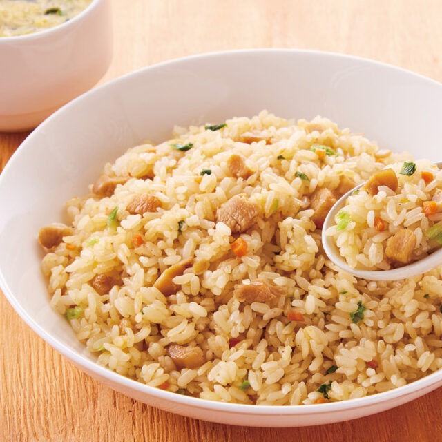 生きもの豊かな田んぼを広げる第一歩となるお米「ビオトープ米」を使ったチャーハンが、プライベートブランド「自然派Style」冷凍食品のラインアップに新登場♪